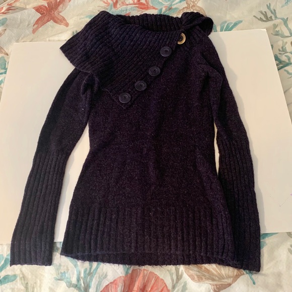 🌴4/$20 Purple Sweater with button accent collar - Picture 1 of 5